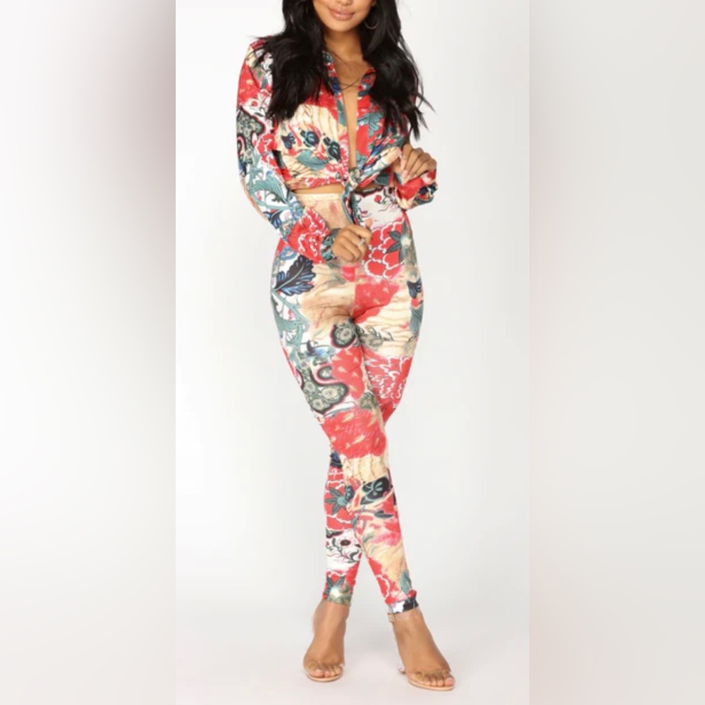 BRAND NEW WITH TAGS! Printed set, never worn, size - medium!